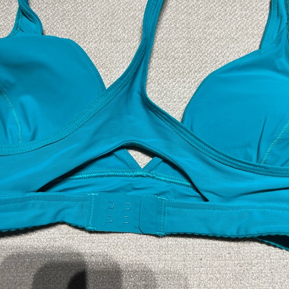 Lululemon sports bra - Picture 4 of 4